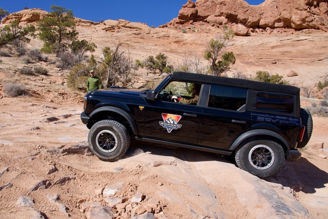 Slammin that back tire into the fender