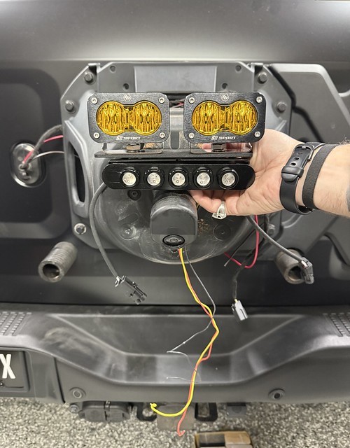 Building some new brake lights and chase lights for the Bronco. Fast intentions mount, Baja designs S2s, and Morimoto brake lights.