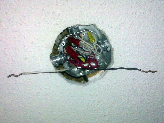 Got my flourescent down... Now I need a light.