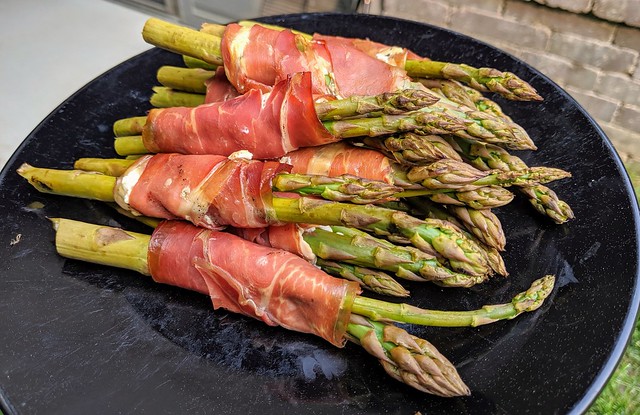 Smoked some prosciutto asparagus