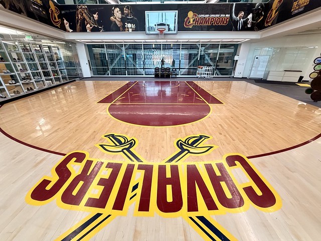 Cavaliers court