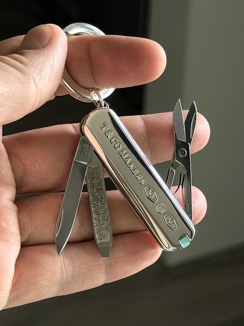 Boujee gift for a boujee girl. I've been trying to find this thing for years.