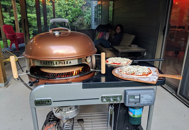 Tryin out this kettle pizza setup