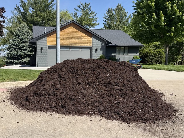 Got some mulch to move. 6 cu yds.
