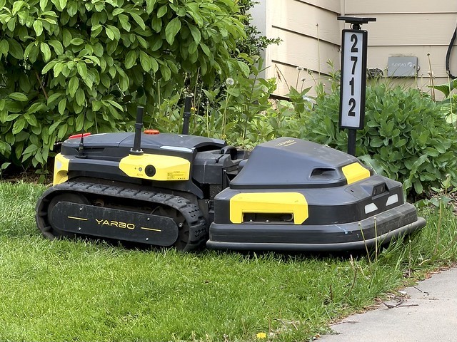 My neighbor’s new lawnmower is ridic