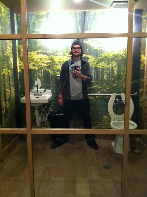 This bathroom has a nice view