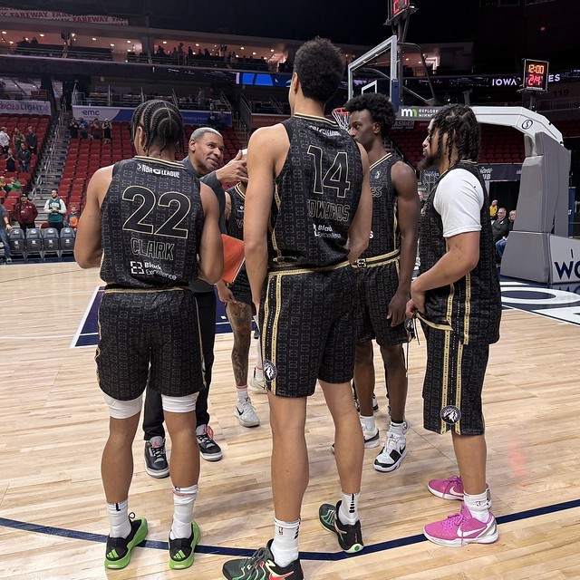 The Iowa wolves had some dope jerseys tonight.