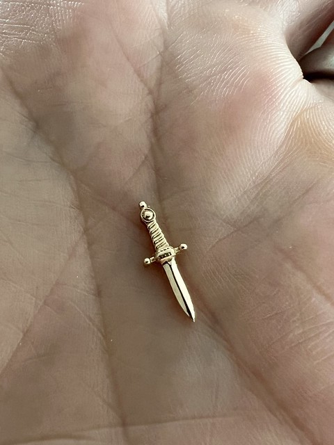 My lil gold dagger has fallen again