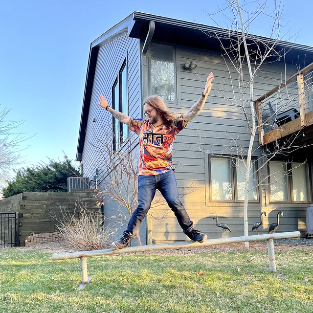 This UFO messed up my left knee, lolcry