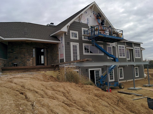 Siding almost done at Mom and Rod's