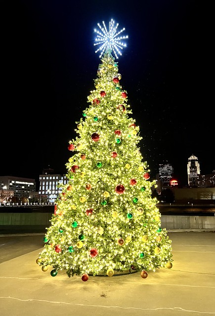 Brenton Plaza Christmas tree