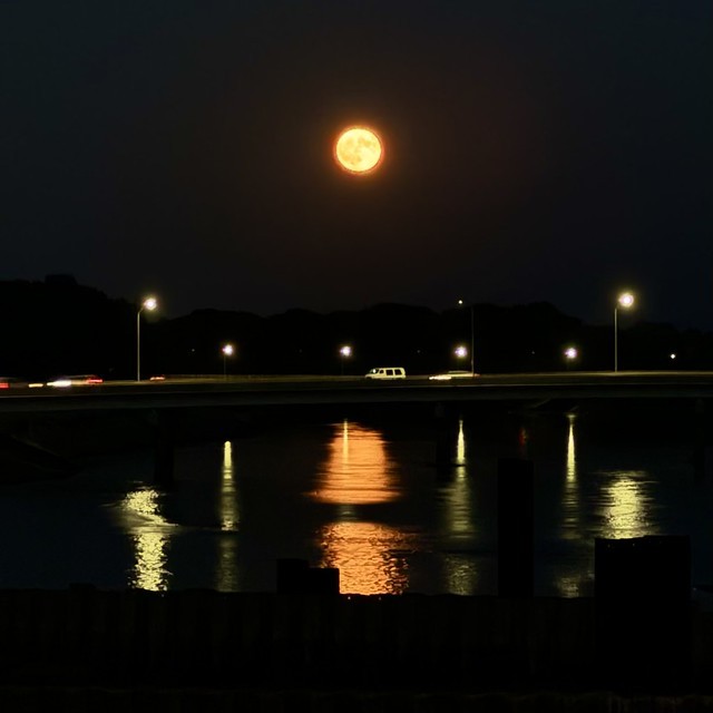 I wish I would’ve had my actual camera with me for this big boy moon