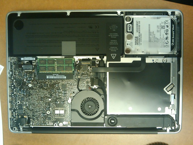 Just upgraded anthony's new macbook pro from 5400rpm - 160gb hd, 2gb ram to 7200rpm - 320gb hd, 4...