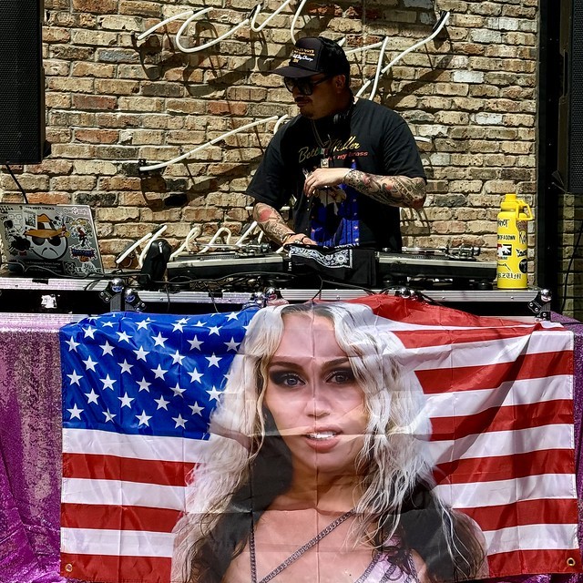 Miley brunch with Daggers