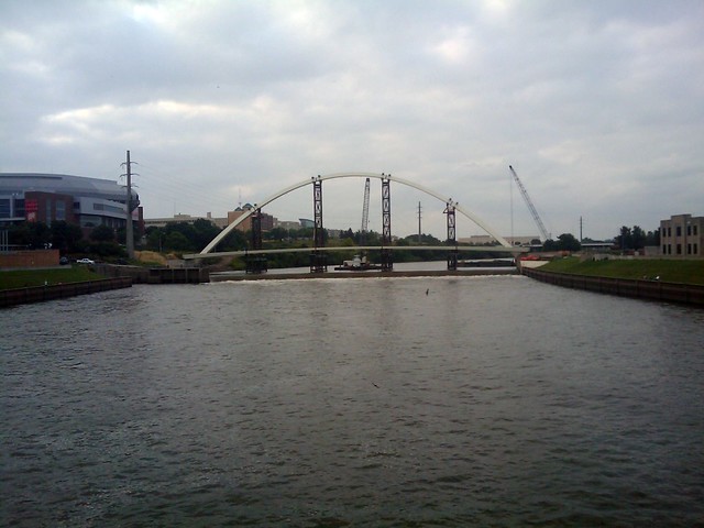 thew new des moines ped bridge construction over the river