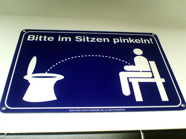 Bitte im Sitzen Pinkeln!
