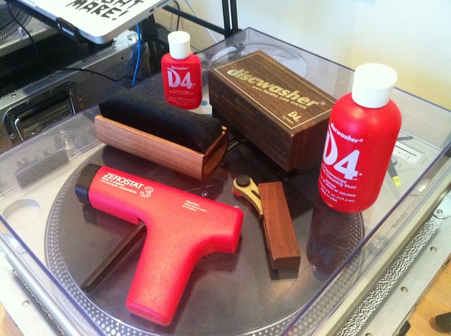 My father in law sent me his OG 1970s discwasher kit. So awesome!