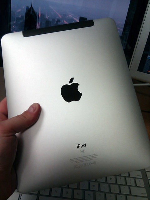 64gb ipad 3g in hand. Thanks to @fervor!