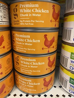 Premium white chicken chunk in water