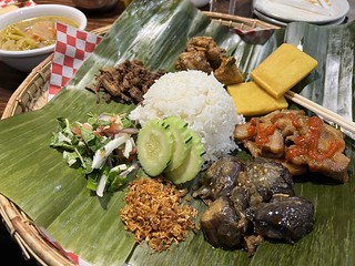 Checking out Mingalabar with the burmese sampler