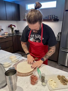 pizza - Stretchin that dough