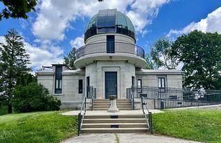 There’s an observatory in the middle of this golf course