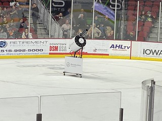 Hockey - Look at this t-shirt revolver