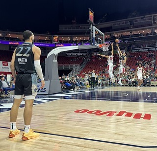 Minott with the layup