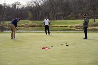 Golf - Dropping putts