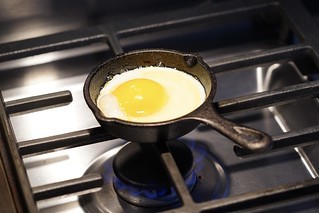 Cooking - Makin an egg