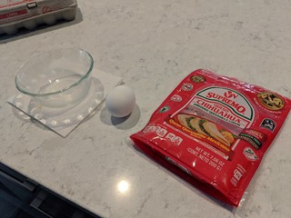 This is all you need to make a little 1-egg omelette breakfast