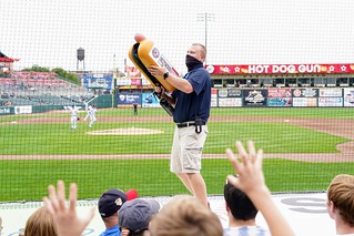 Baseball - Hot dog boy