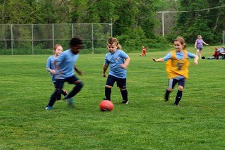 Soccer - Swarmin after that ball