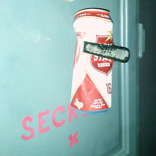 Rather than drinking this terrible beer, I put it here.