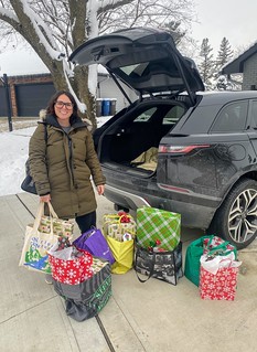 Range Rover - Mrs. Claus heads to the UPS store