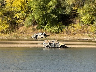 Broken - River autos