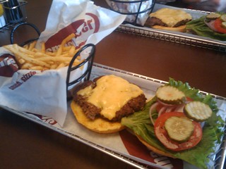 Trying out smashburger with @reddhed. It does not suck.