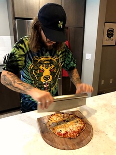 pizza - Cuttin then pizzas