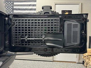 lil extendable snow shovel mounted