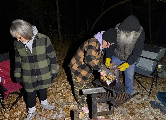 Makin up some chili mac