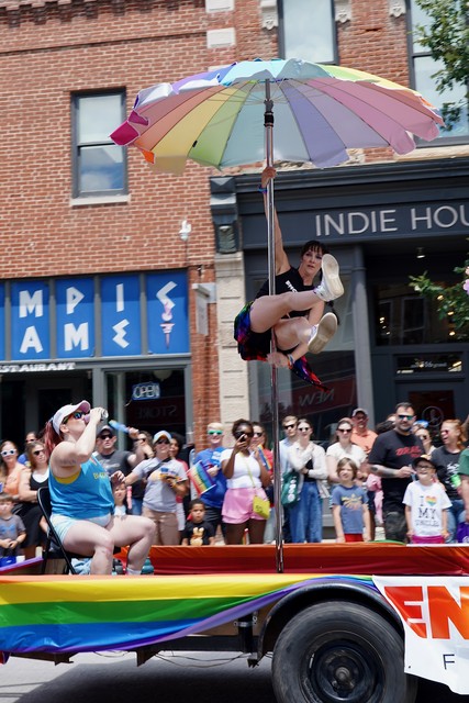 Parade pole dancin