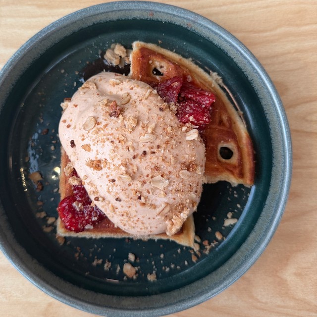 These sourdough, strawberry waffles were 🤌