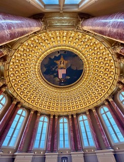 Lookin up at the Iowa State Capitol Dome