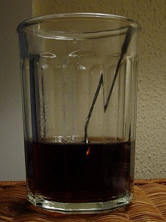 Drinks - Bending a spoon with glass