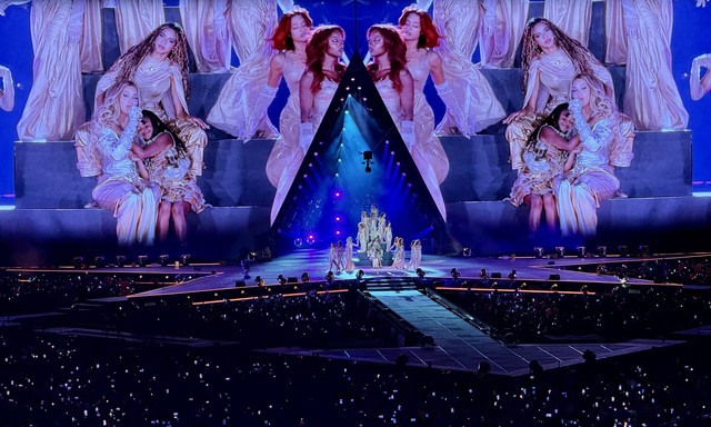 Beyoncé with Blue Ivy and Rumi