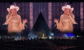 Beyoncé wIth the golden tassels