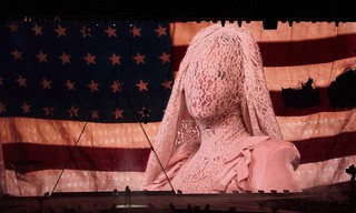 The intermission visuals at Beyoncé shows are always so cool.