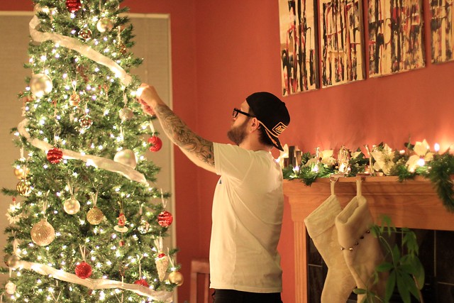 Puttin up Christmas decorations