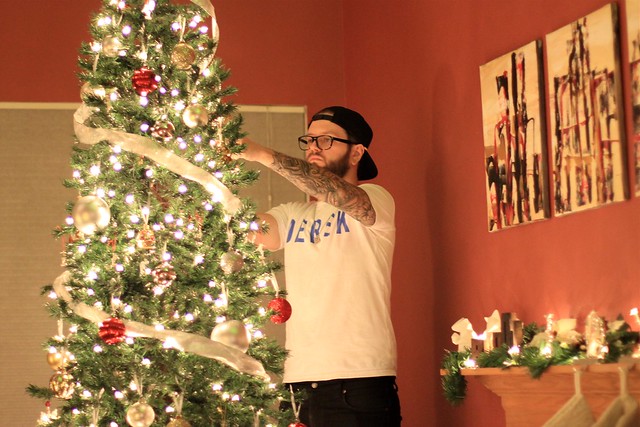 Puttin up Christmas decorations