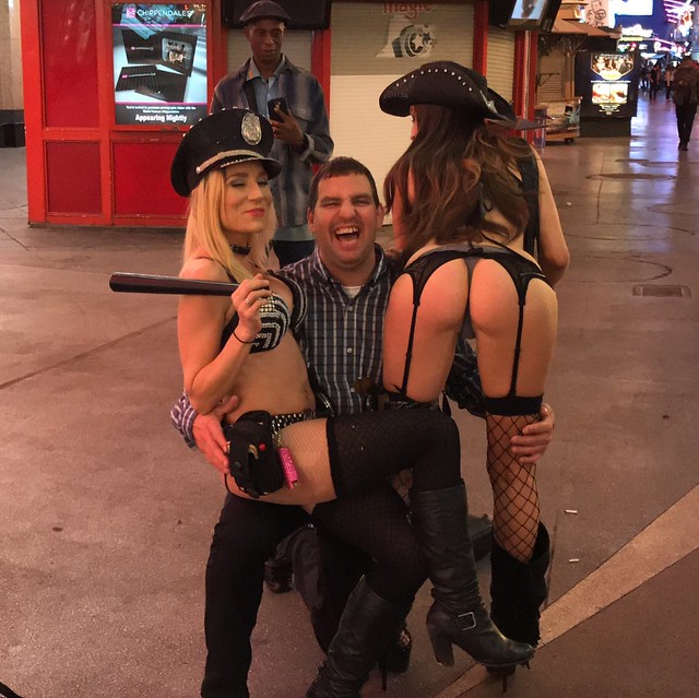Chuck meets some more nice ladies on Fremont